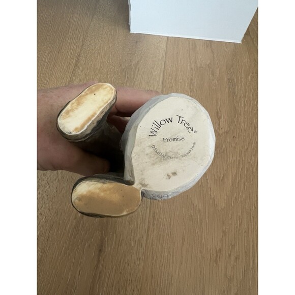 Willow Tree Promise Sculpted Hand-Painted Figurine by Susan Lordi - 26121 - Picture 7 of 9